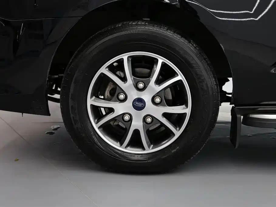 FORD TOUREO 2023