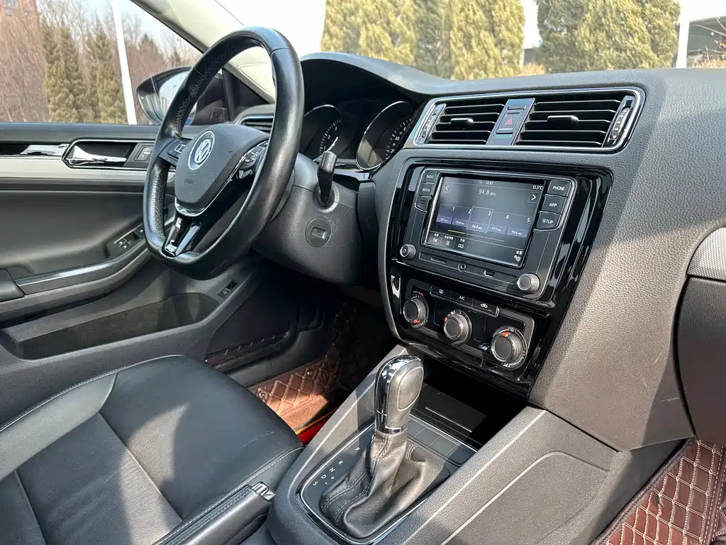 VOLKSWAGEN SAGITAR 2018