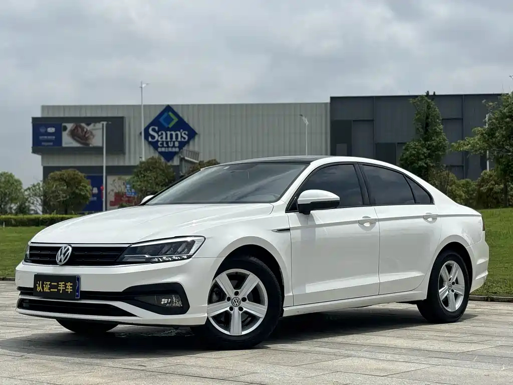 VOLKSWAGEN LAMANDO 2019