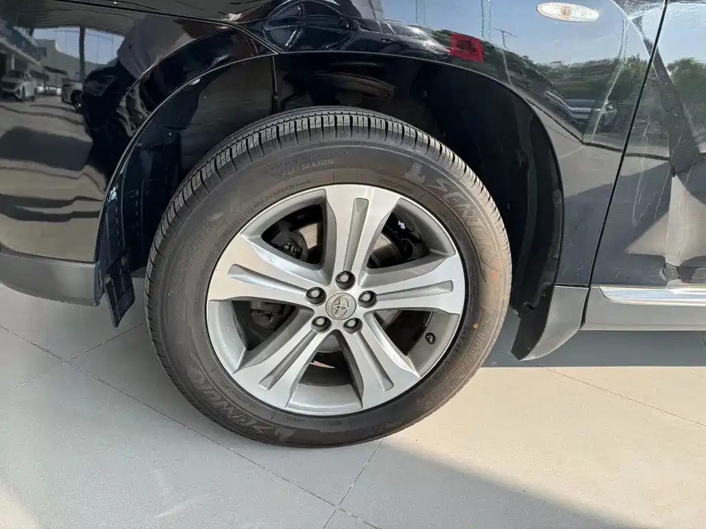 TOYOTA HIGHLANDER 2013