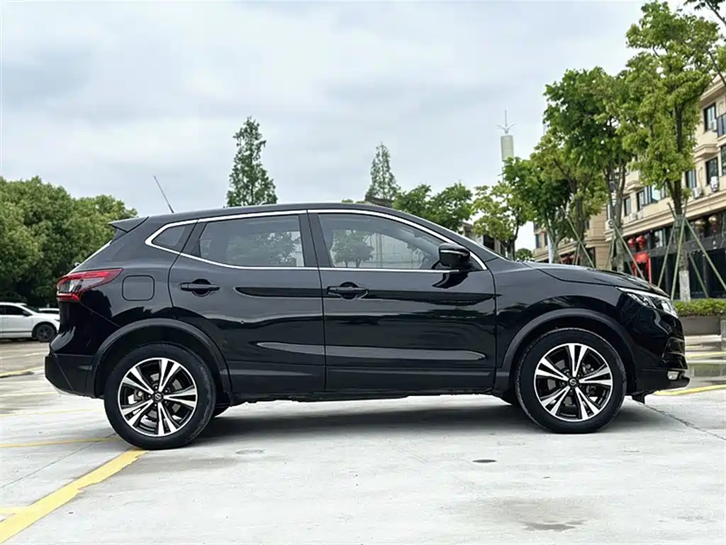 NISSAN QASHQAI 2019