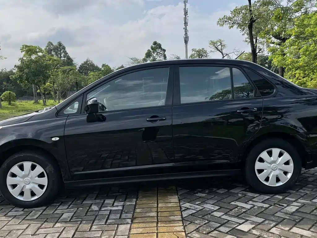 VENUCIA D50 2013