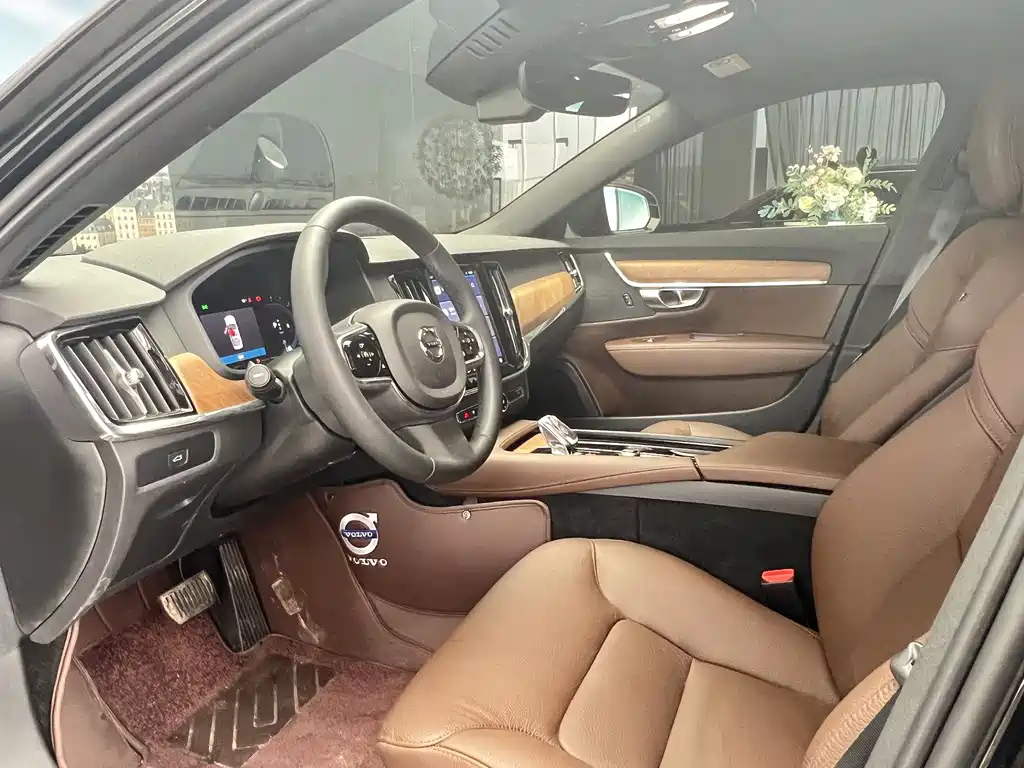 VOLVO S90 2024