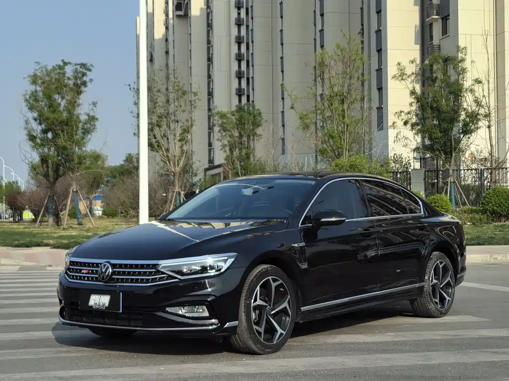 VOLKSWAGEN MAGOTAN 2023