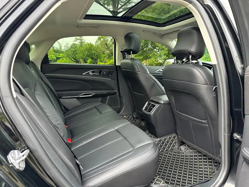 FORD TAURUS 2021