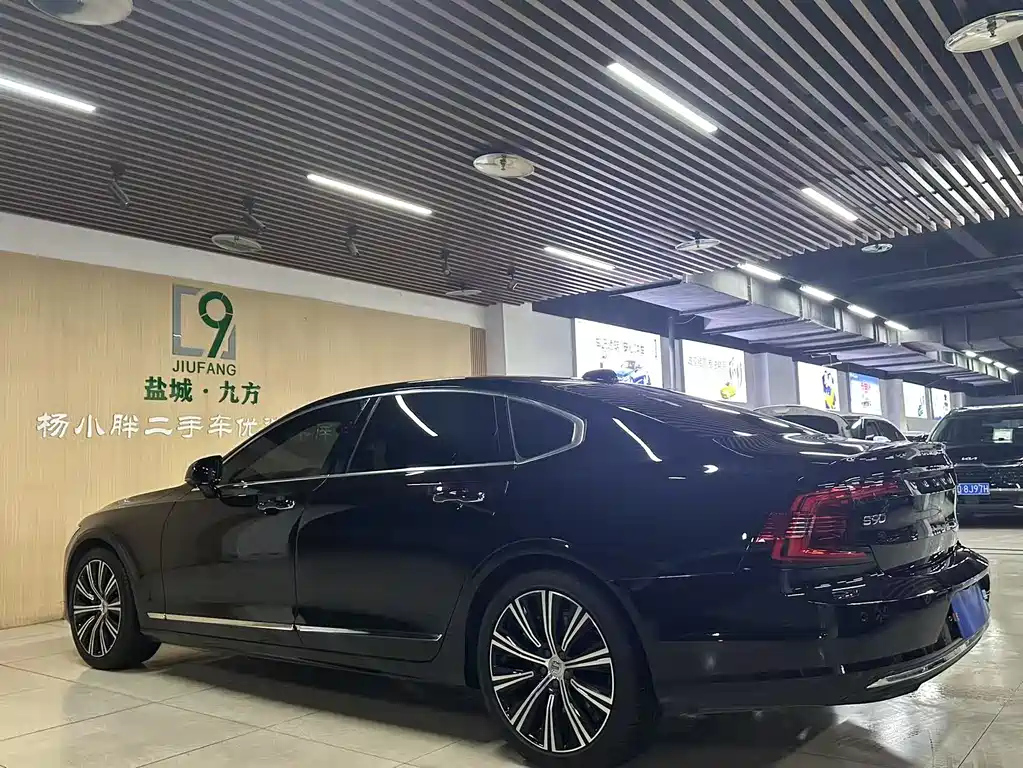 VOLVO S90 2024