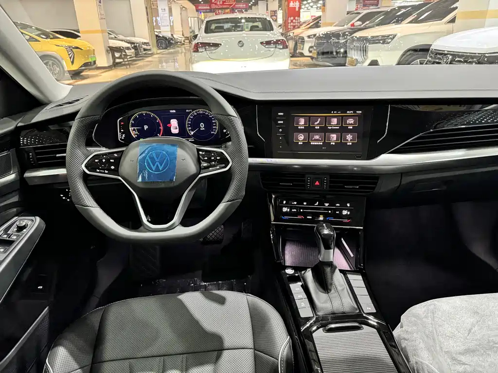 VOLKSWAGEN PASSAT 2024