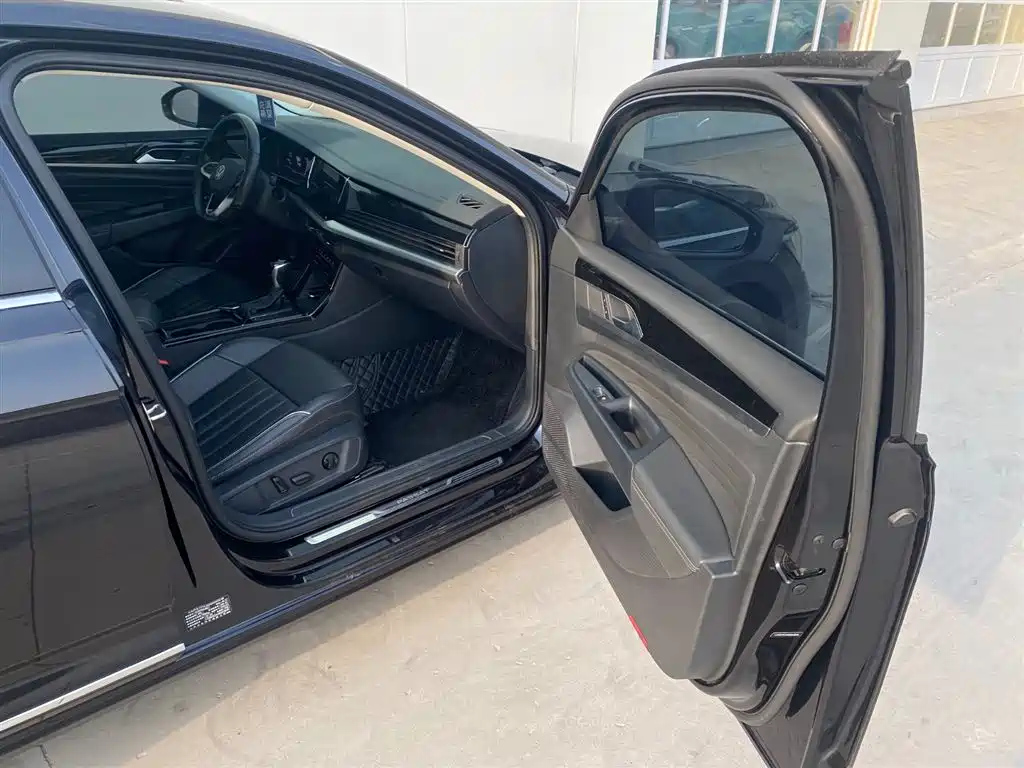 VOLKSWAGEN PASSAT 2022