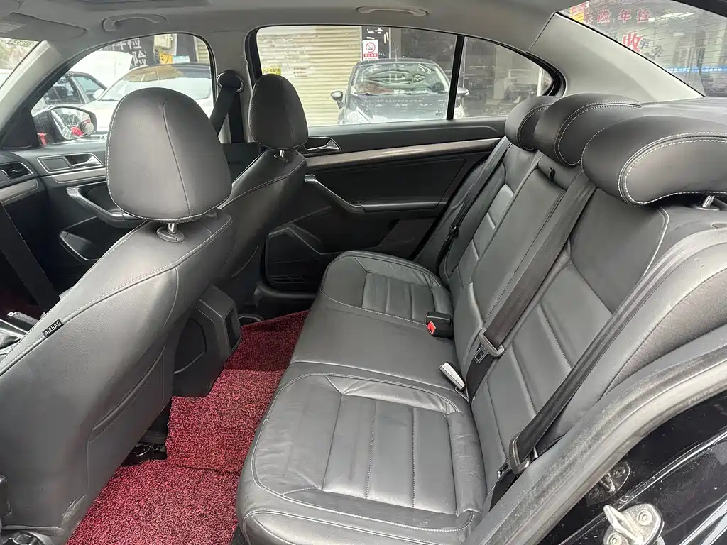VOLKSWAGEN LAVIDA 2016