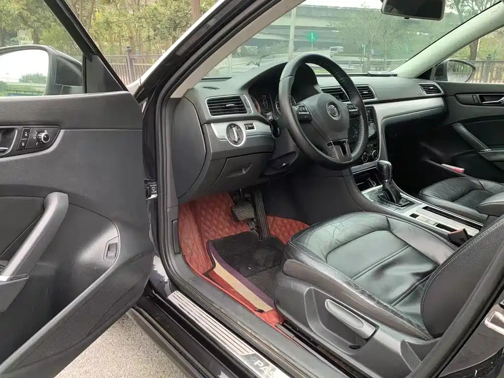 VOLKSWAGEN PASSAT 2015