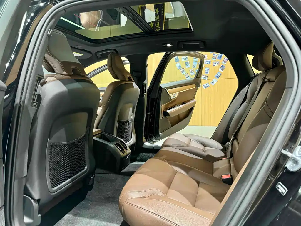 VOLVO S90 2024