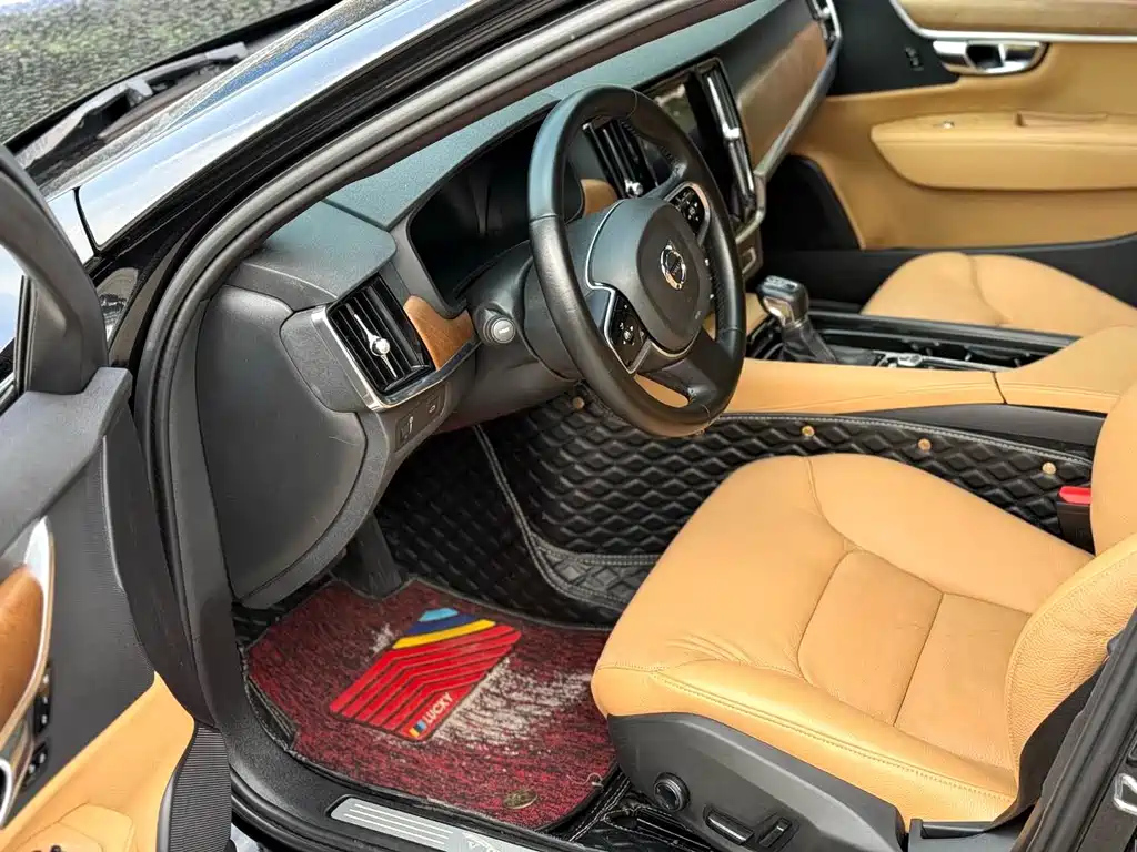 VOLVO S90 2017