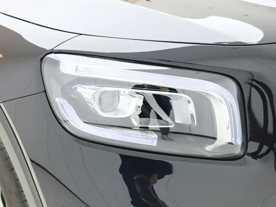 MERCEDES BENZ GLB 2023