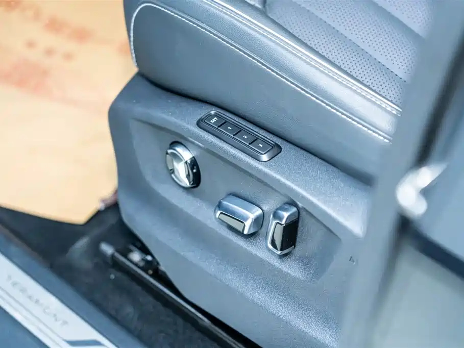 VOLKSWAGEN TOURAN 2023