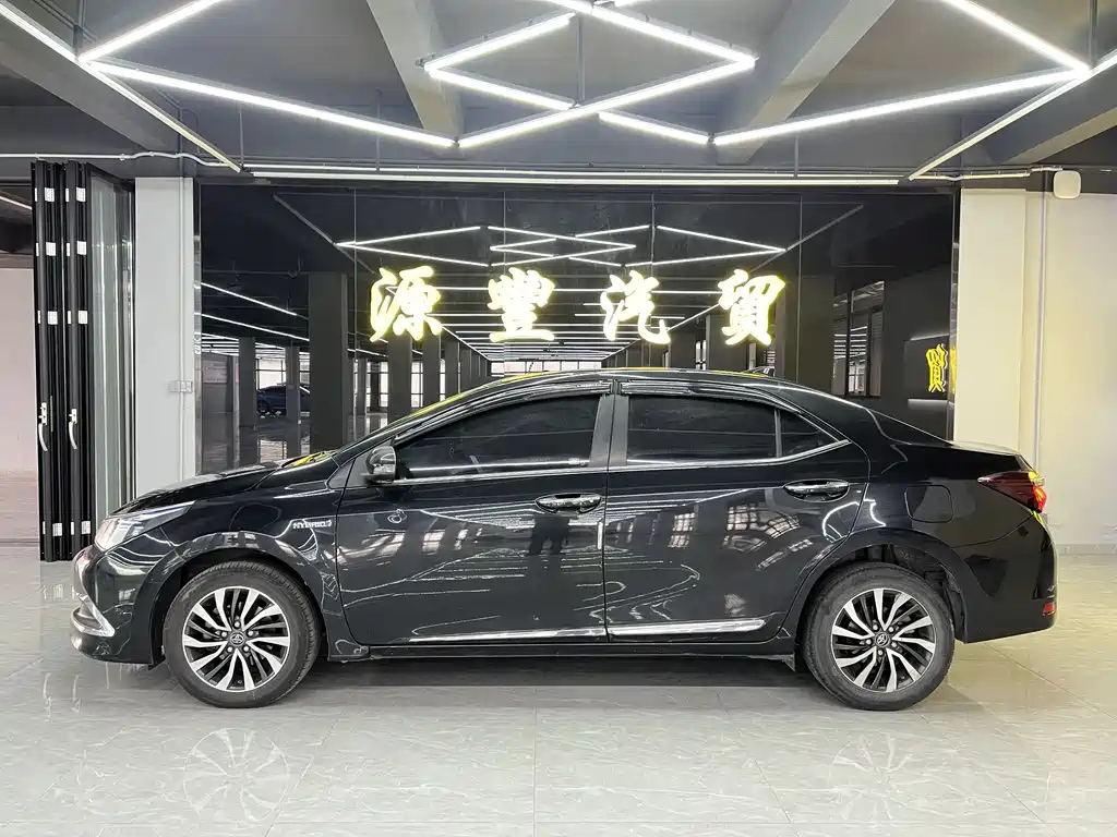 TOYOTA COROLLA 2018