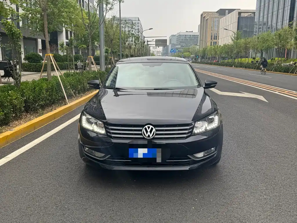 VOLKSWAGEN PASSAT 2014