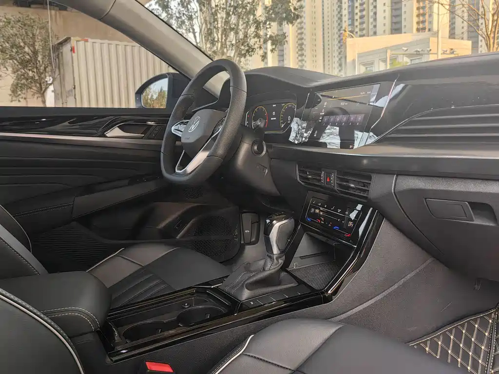 VOLKSWAGEN PASSAT 2023