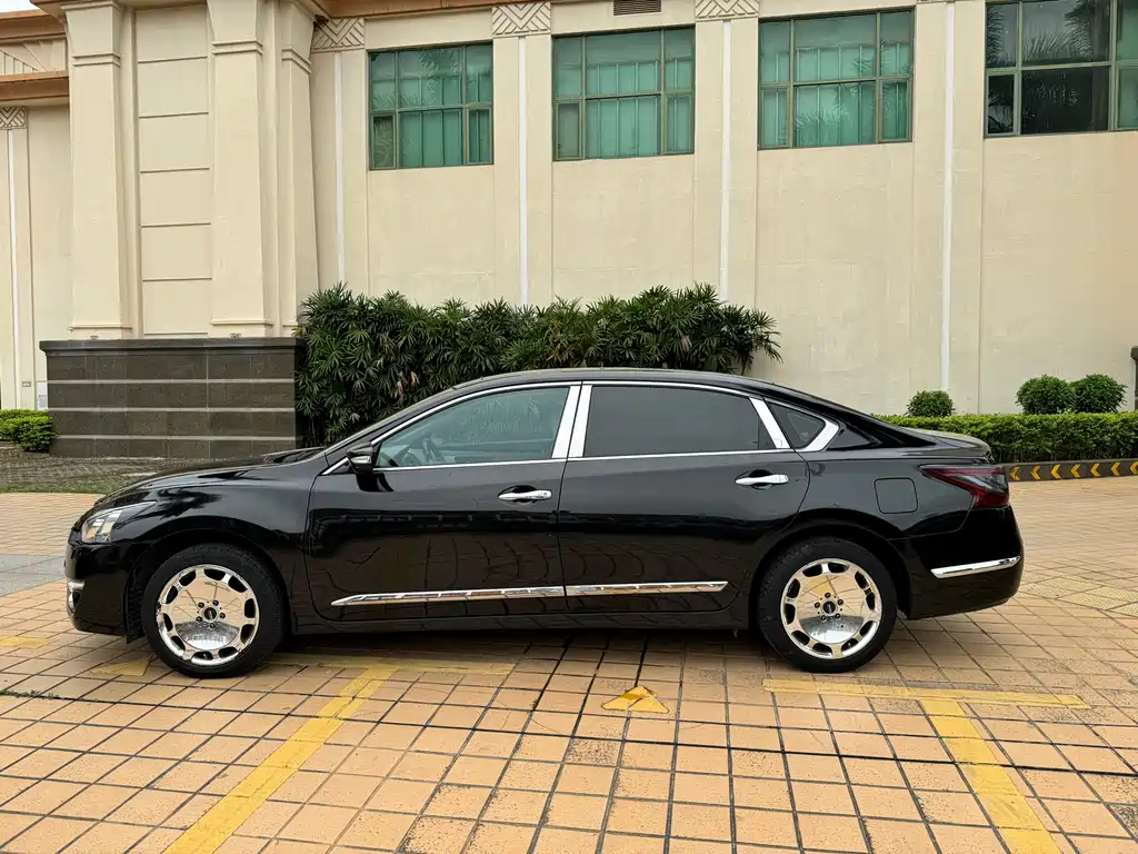 NISSAN TEANA 2015