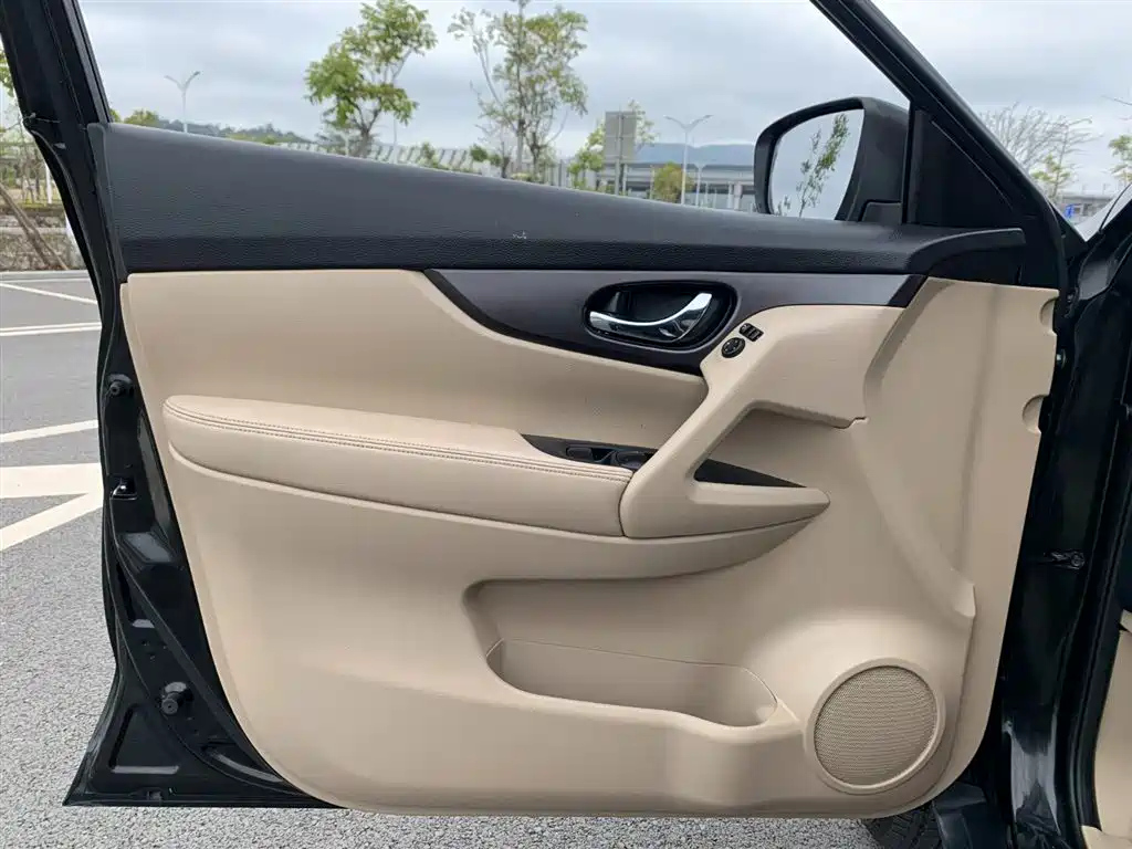 NISSAN X-TRAIL 2017