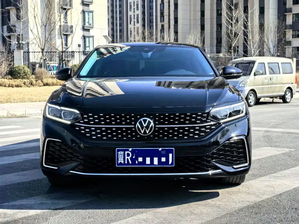 VOLKSWAGEN PASSAT 2023