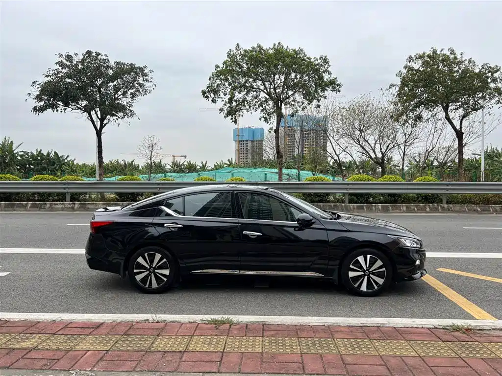 NISSAN TEANA 2022