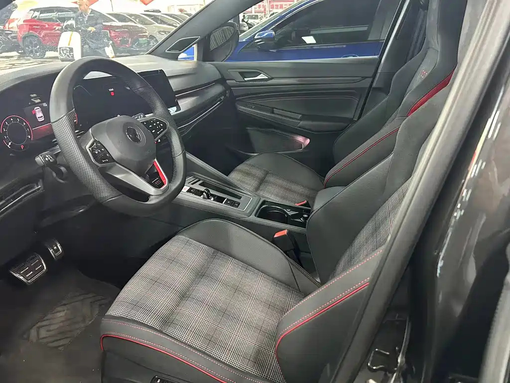 VOLKSWAGEN GOLF 2022