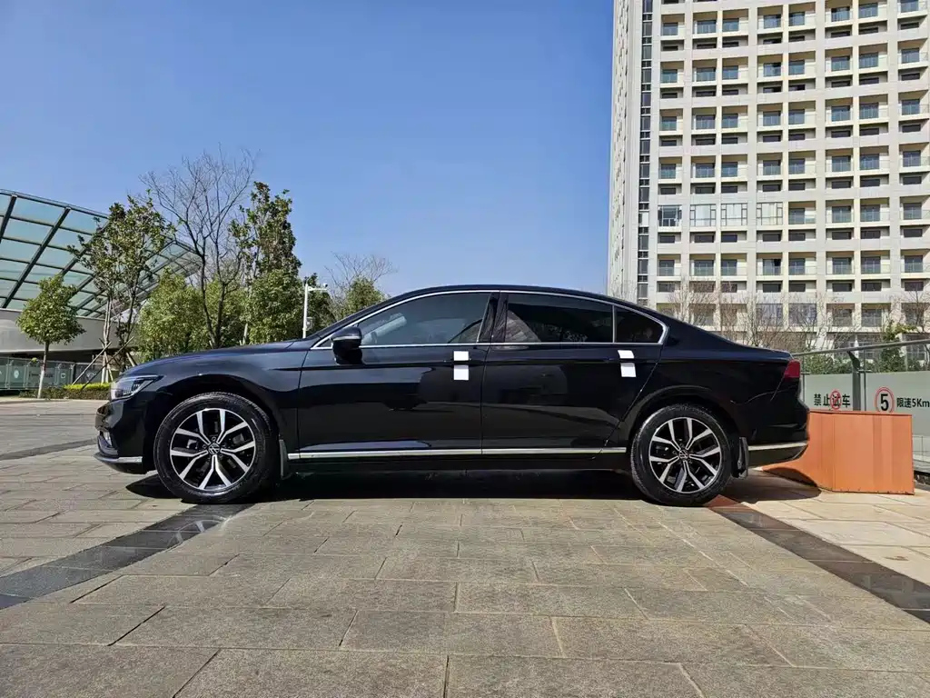 VOLKSWAGEN MAGOTAN 2022