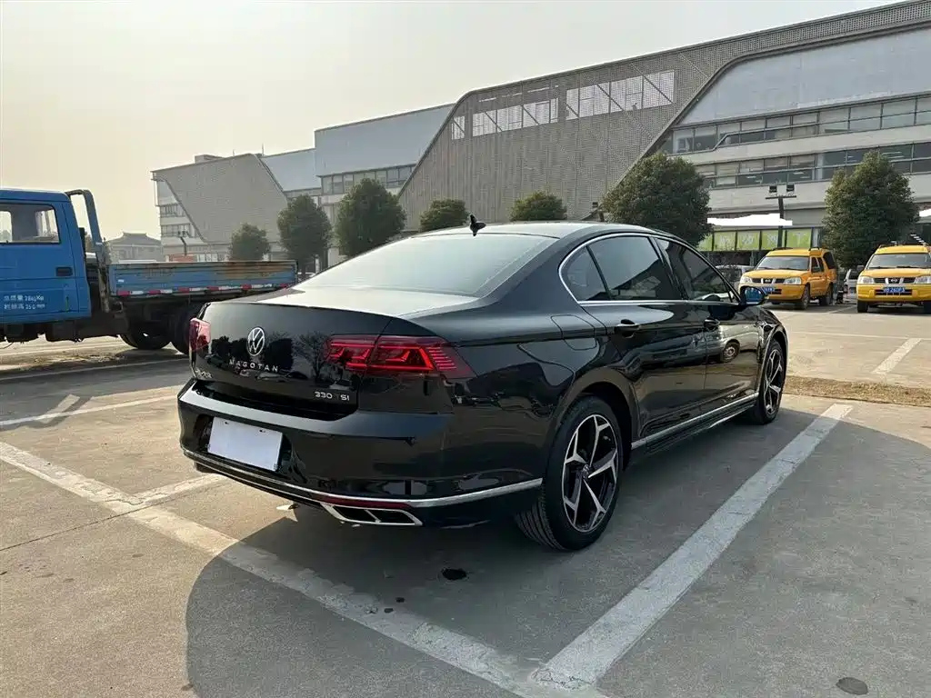 VOLKSWAGEN MAGOTAN 2022
