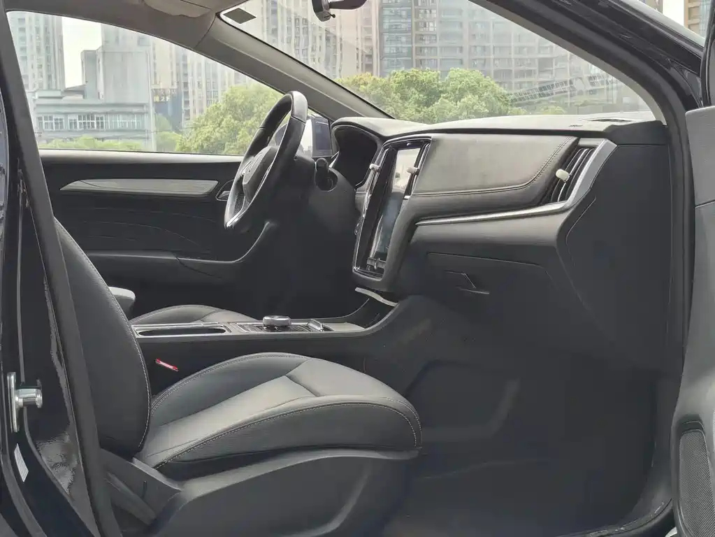 ROEWE I6 NEW ENERGY 2020