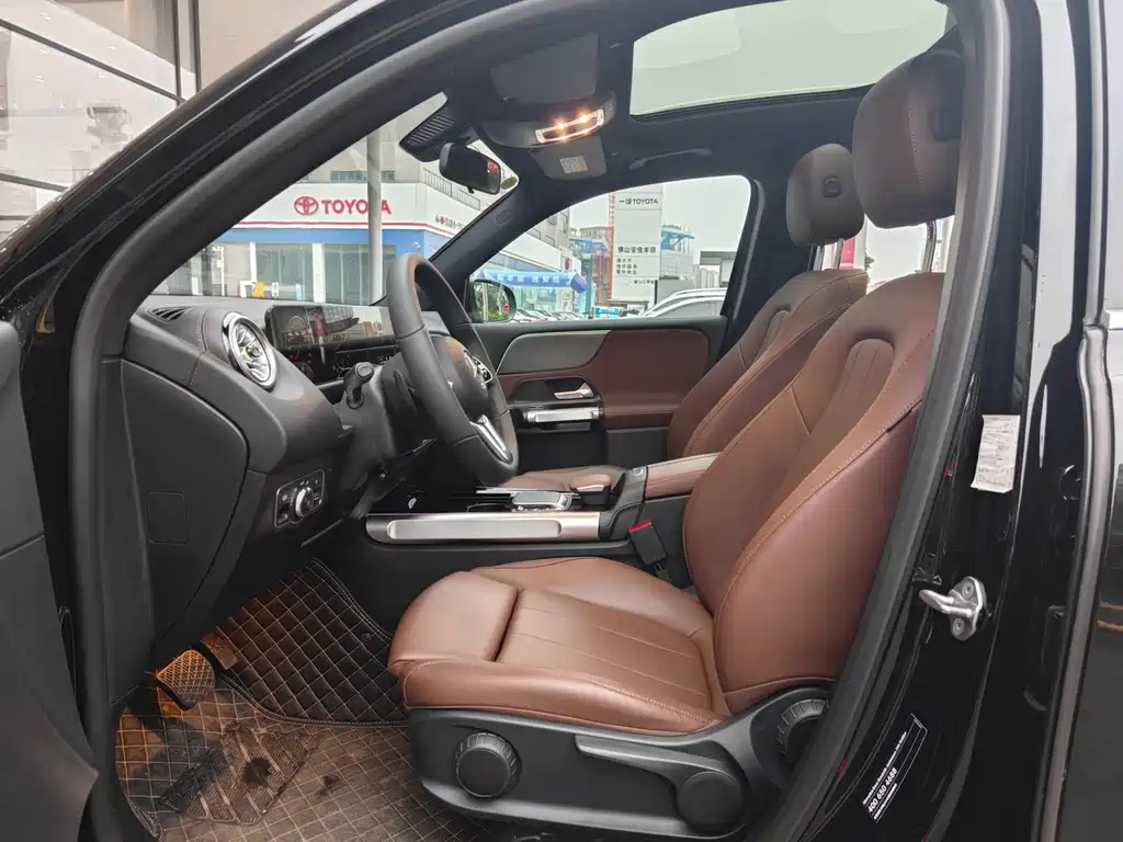 MERCEDES BENZ GLB 2023