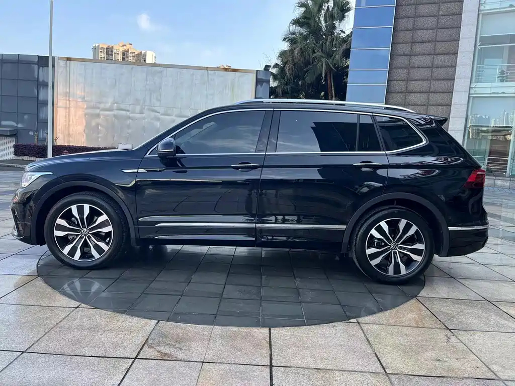 VOLKSWAGEN TIGUAN L 2022