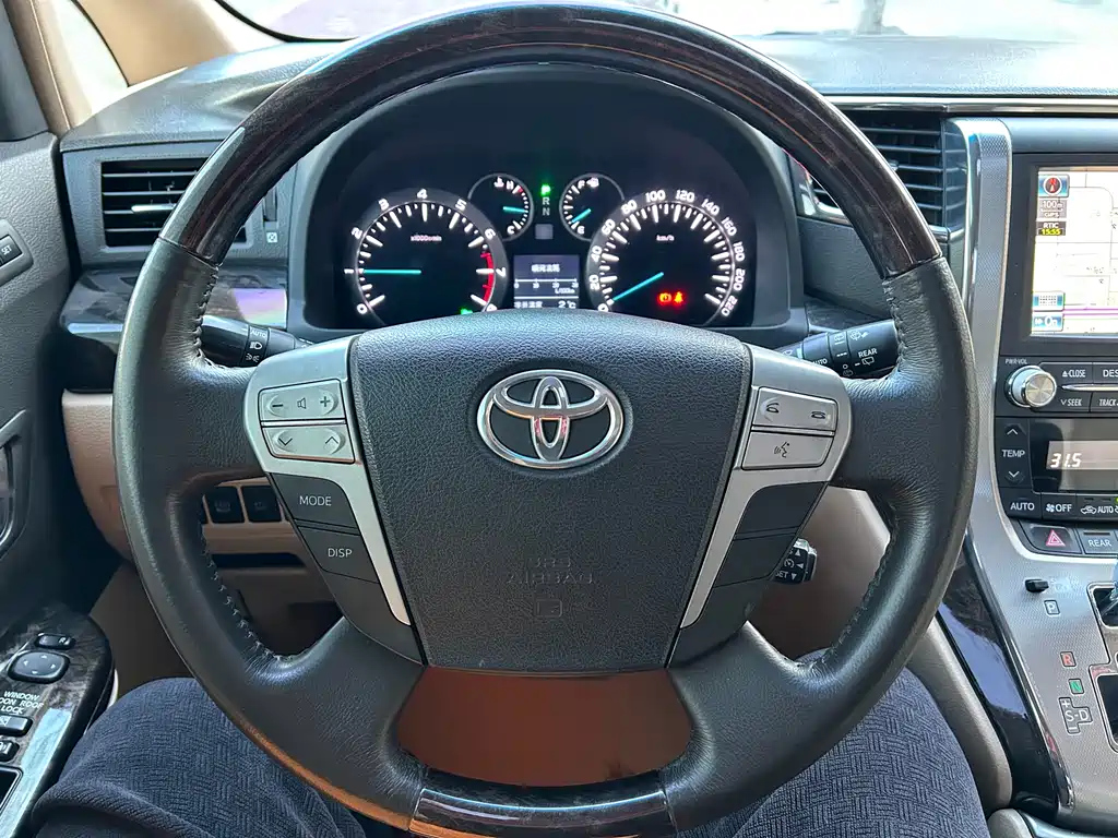TOYOTA ALPHARD 2015