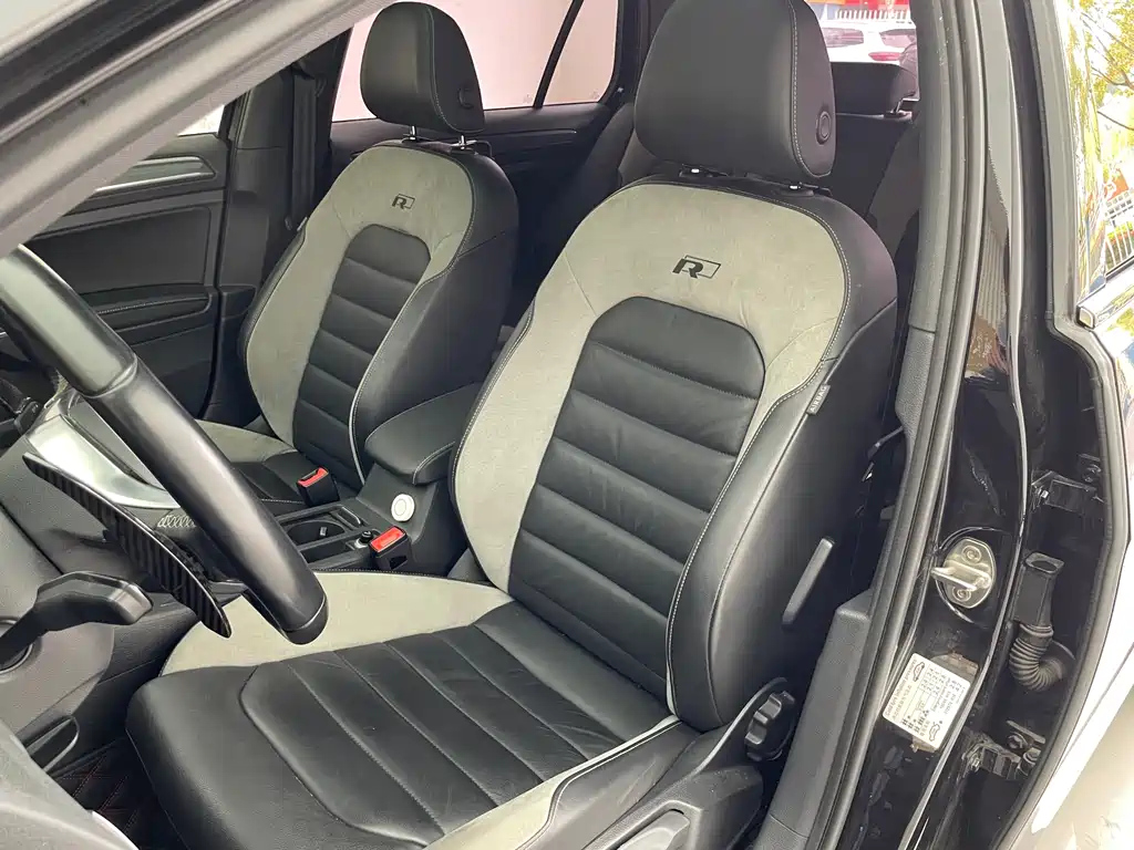 VOLKSWAGEN GOLF 2020