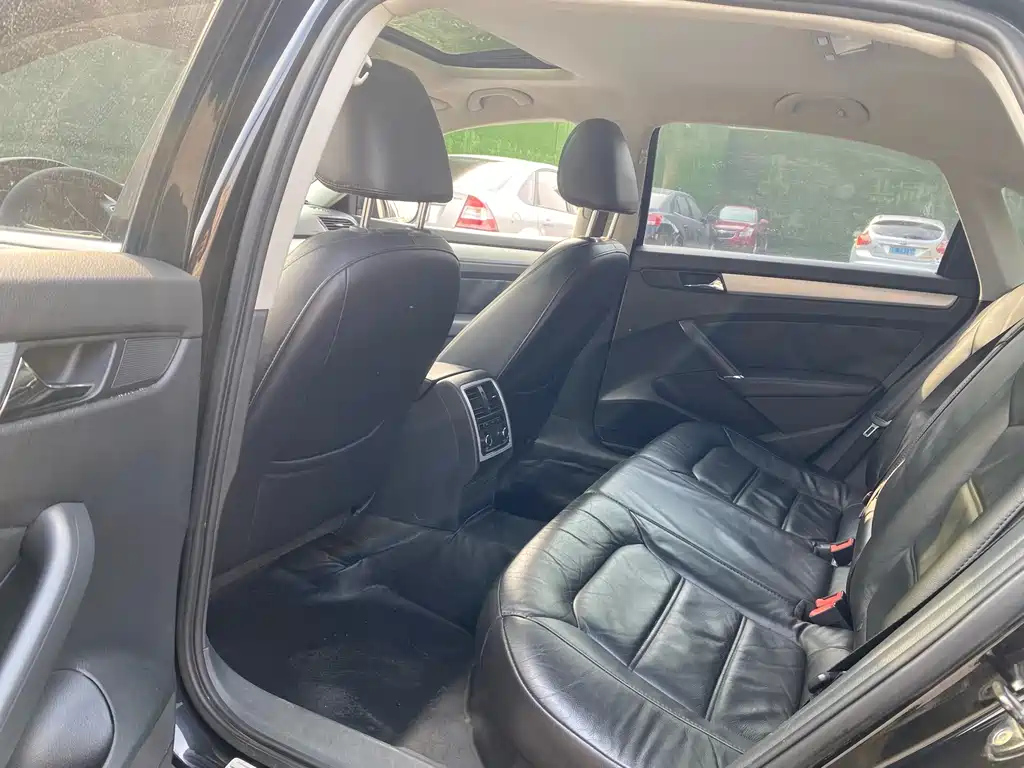 VOLKSWAGEN PASSAT 2014