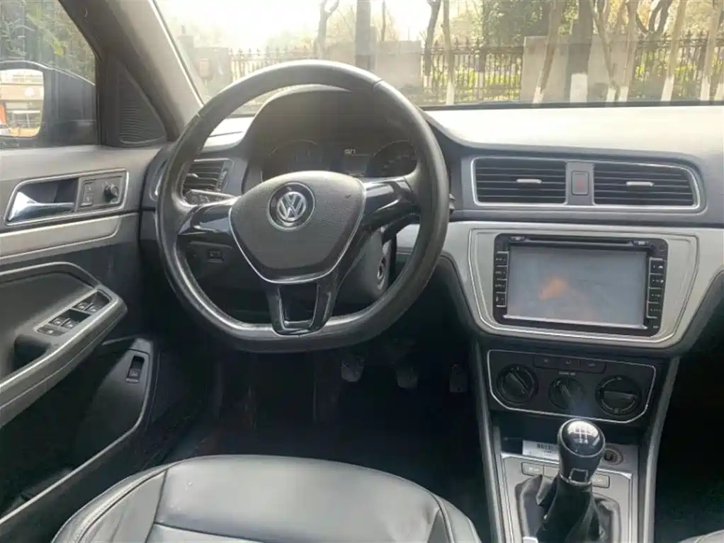 VOLKSWAGEN LAVIDA 2016