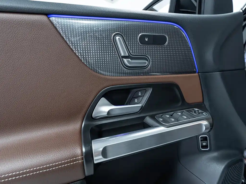 MERCEDES BENZ GLB 2021