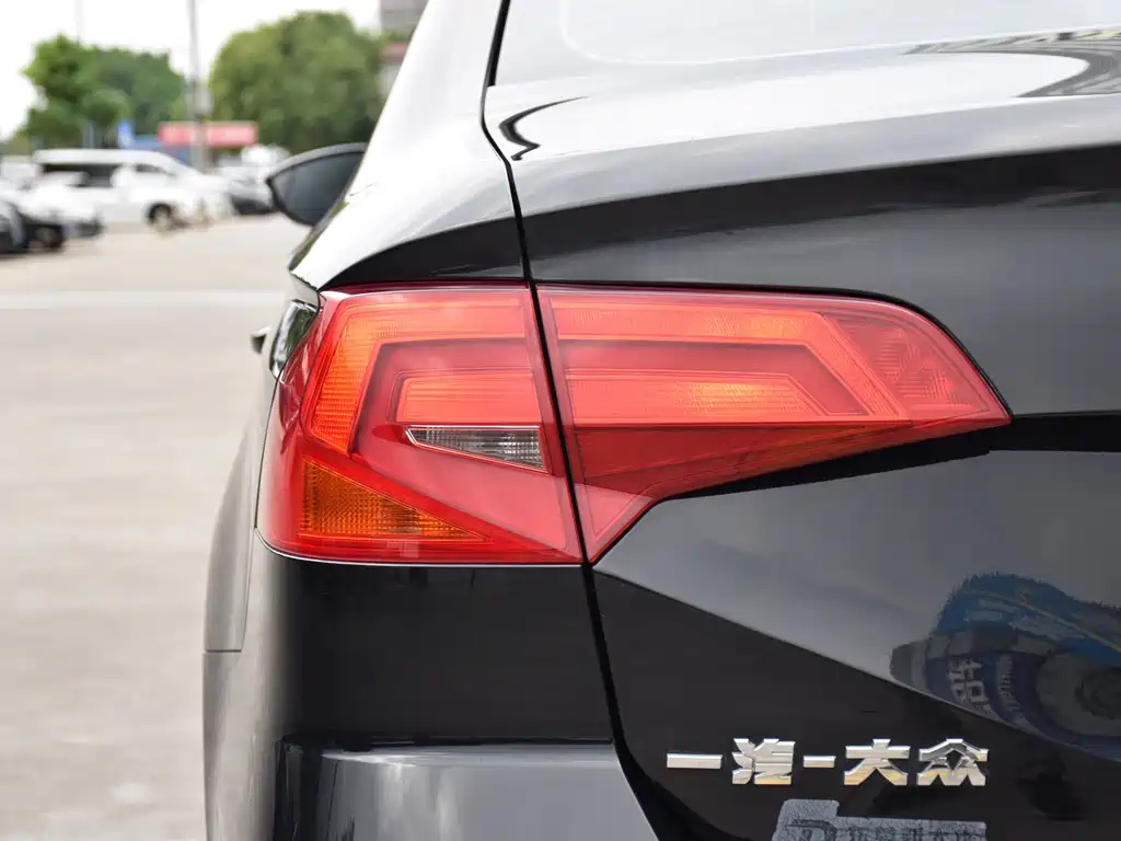 VOLKSWAGEN BORA 2019