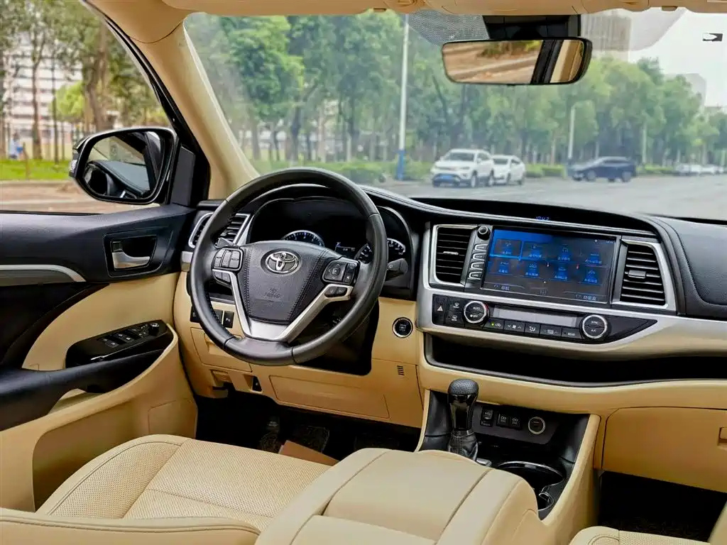 TOYOTA HIGHLANDER 2020