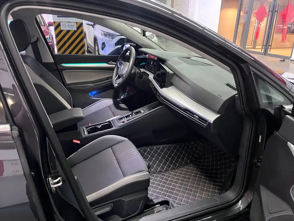 VOLKSWAGEN GOLF 2022