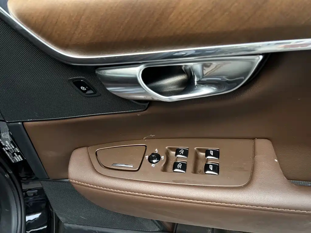 VOLVO S90 2022