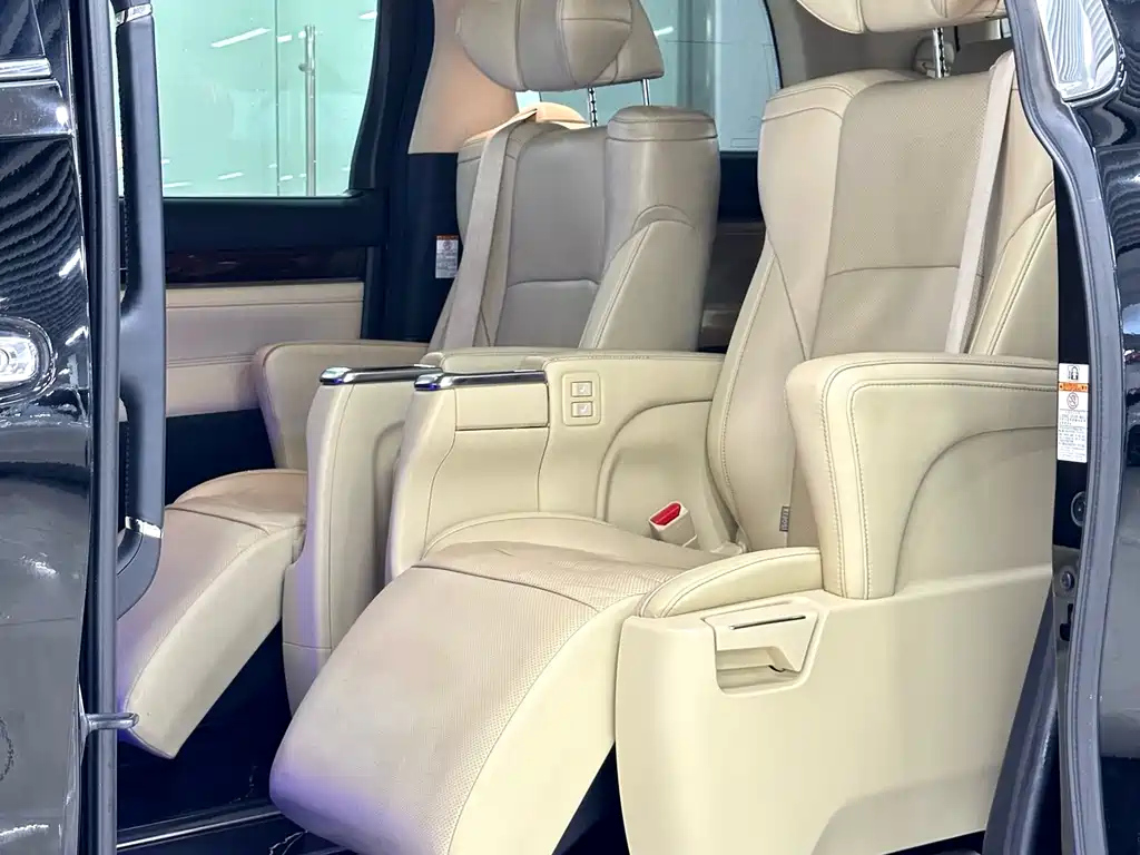 TOYOTA ALPHARD 2017