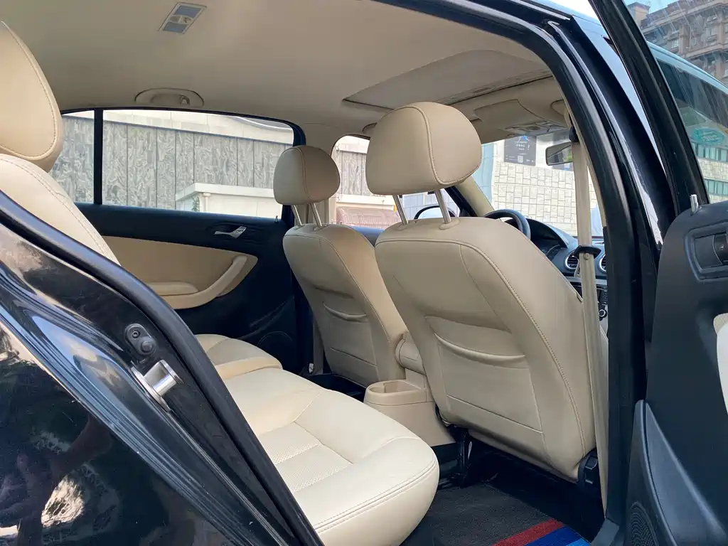 VOLKSWAGEN LAVIDA 2012