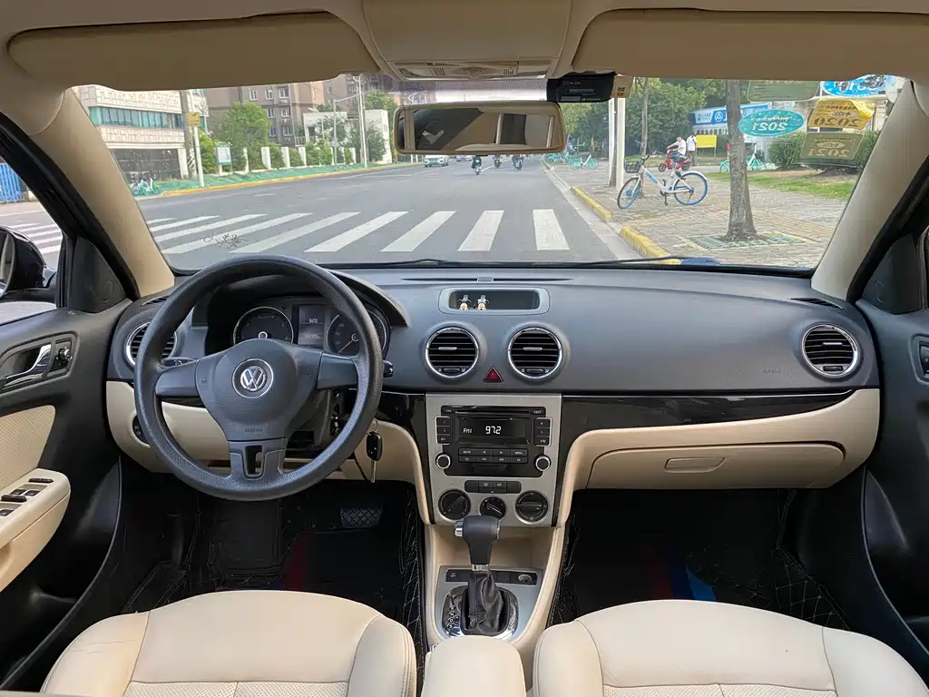 VOLKSWAGEN LAVIDA 2012