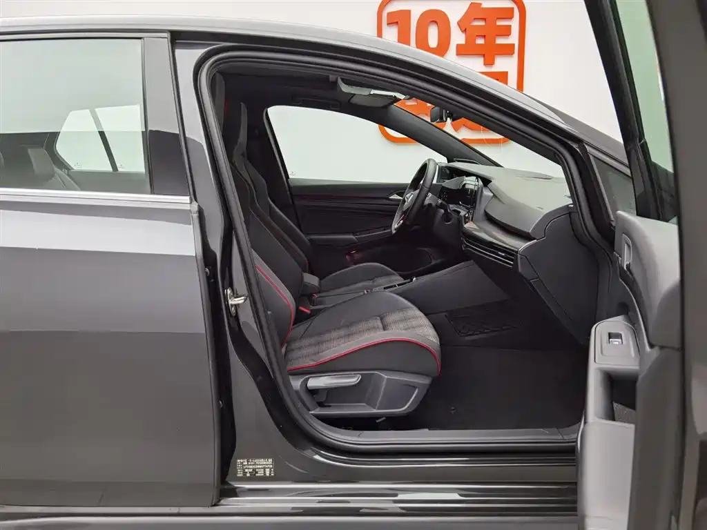 VOLKSWAGEN GOLF 2022