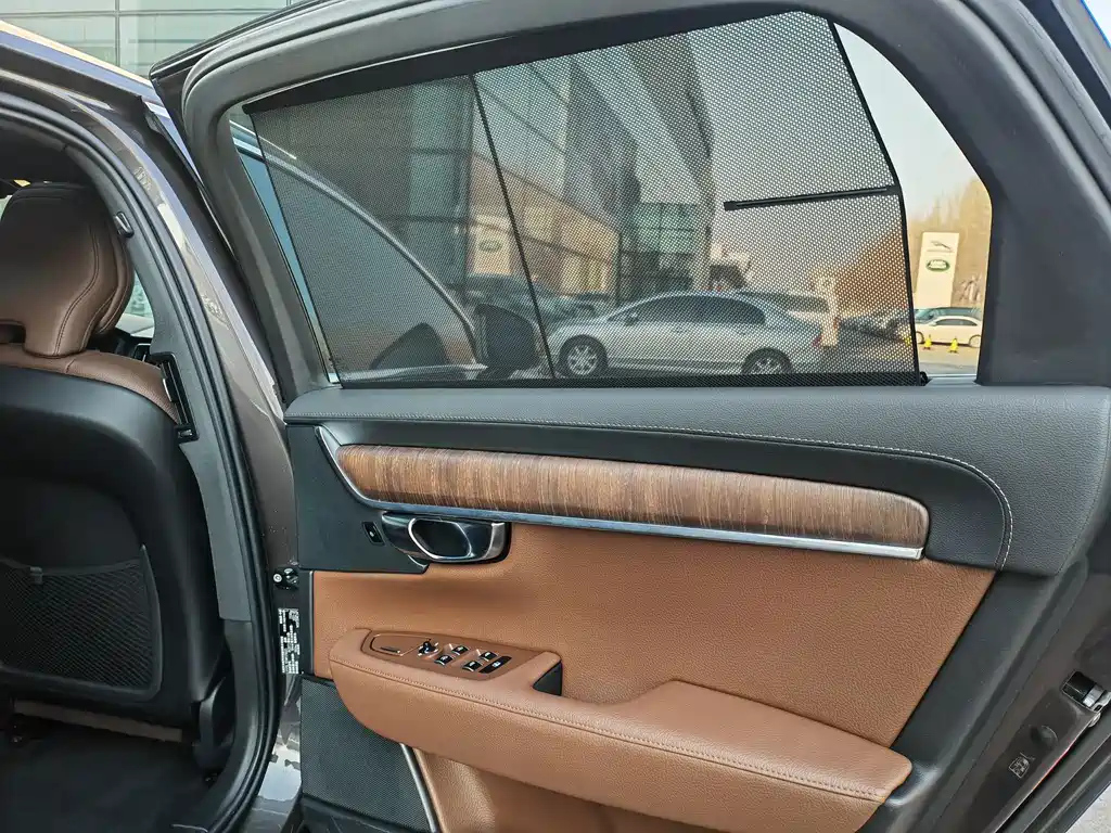 VOLVO S90 2022