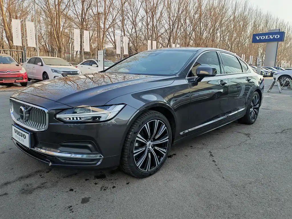 VOLVO S90 2022