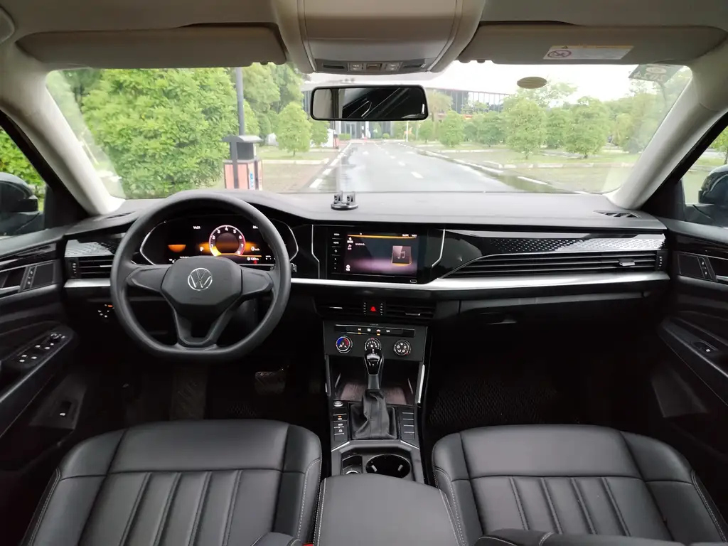 VOLKSWAGEN PASSAT 2022