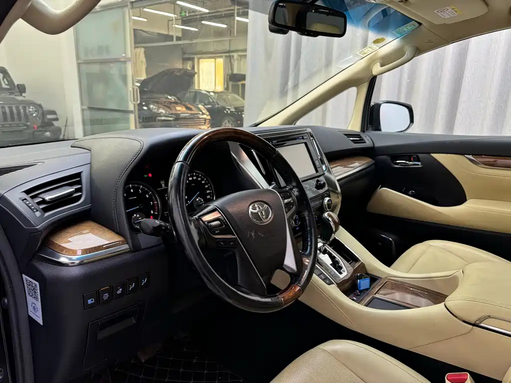 TOYOTA ALPHARD 2017
