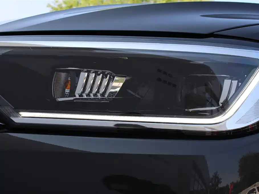 VOLKSWAGEN SAGITAR 2021