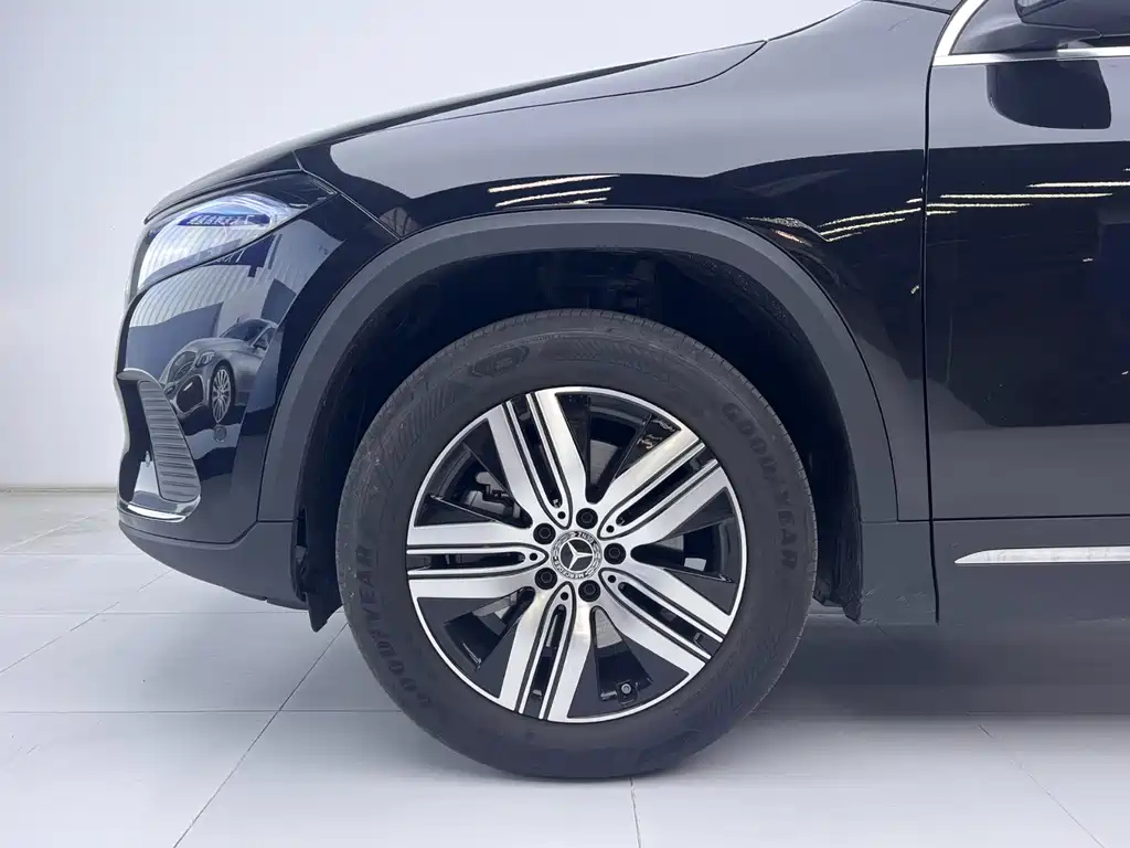 MERCEDES BENZ EQA 2023